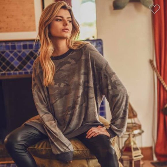 JODIFL Grey camo long sleeve side slit sweater Size M - Picture 1 of 9